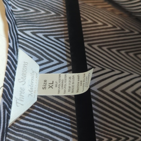 Three Seasons Maternity sheer flowy top with camisole black and white size XL - Picture 2 of 3